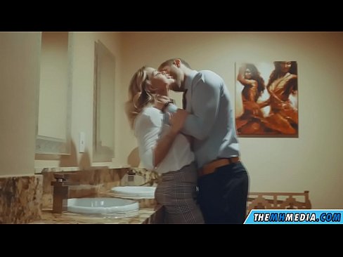 ❤️ Wanneer 'n rondborstige blondine jou in 'n openbare toilet verlei ️ Sluts by porn af.porn-evooli.ru ☑